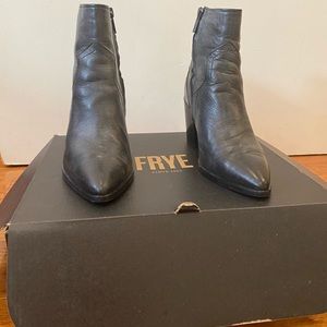 Frye Women’s Flynn Short Inside Zip Boot, 6.5 US
